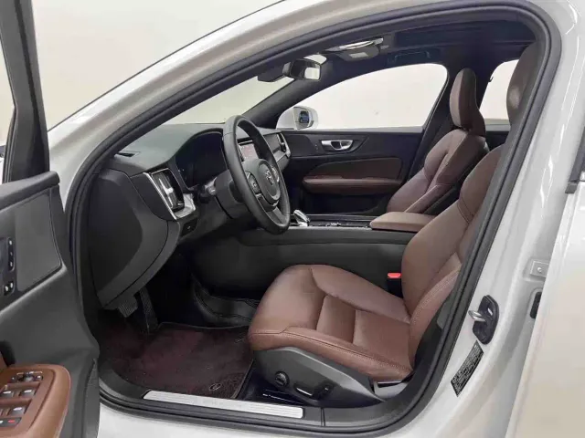 Volvo S60 — Фото автомобиля 11