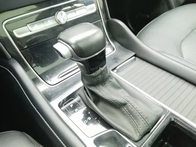 Roewe RX8 — Фото автомобиля 13