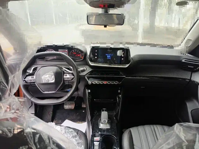 Peugeot 2008 — Фото автомобиля 12