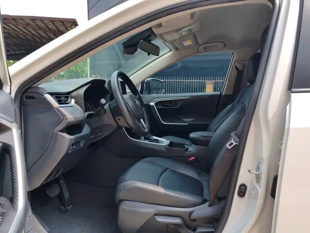 Toyota RAV4 — Фото автомобиля 9
