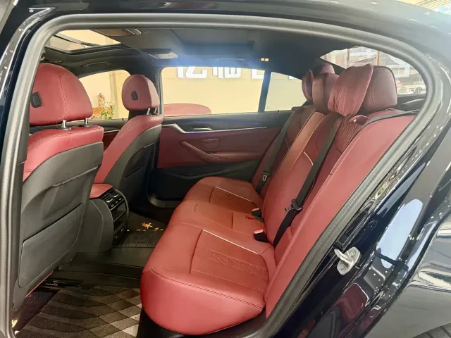 BMW 5 Series — Фото автомобиля 6