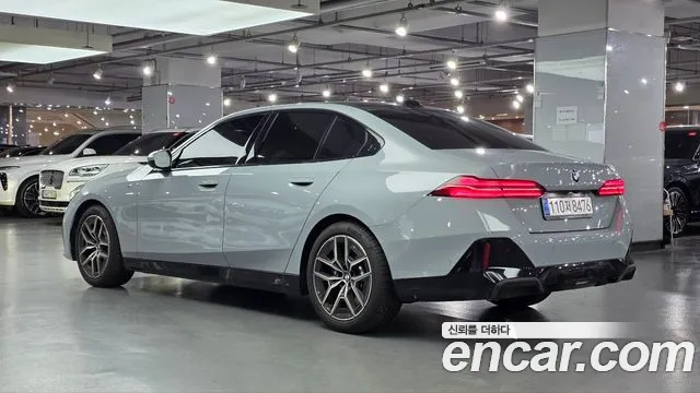BMW 5 Series G60 — Фото автомобиля 3