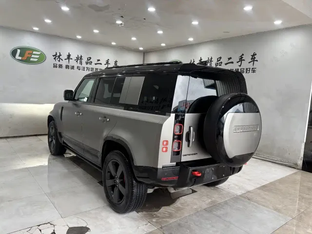 Land Rover Defender — Фото автомобиля 5
