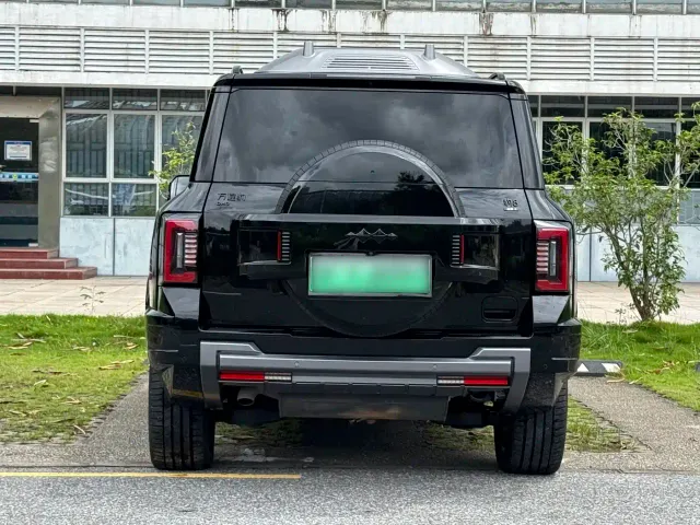 BYD FangChengBao Leopard 8 — Фото автомобиля 20