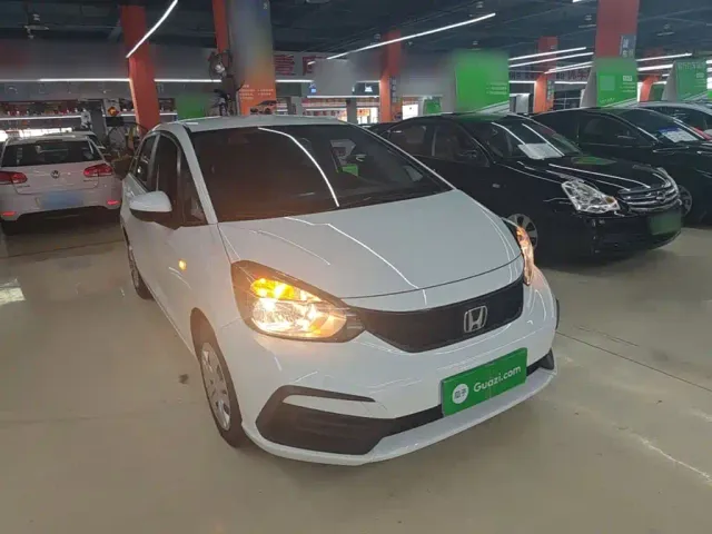 Honda Fit — Фото автомобиля 3