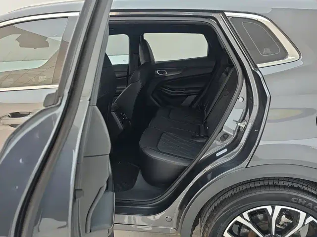 Changan Qiyuan Q05 — Фото автомобиля 11