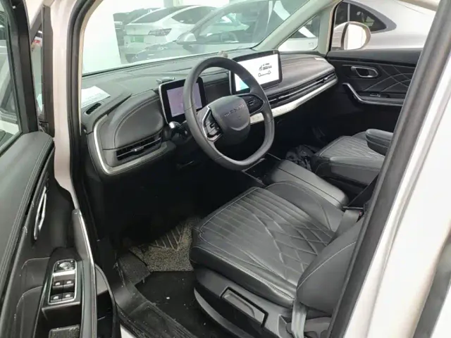 Maxus Dajia 9 — Фото автомобиля 15