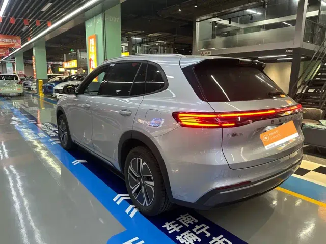 Geely Galaxy Starship 7 EM-i — Фото автомобиля 4