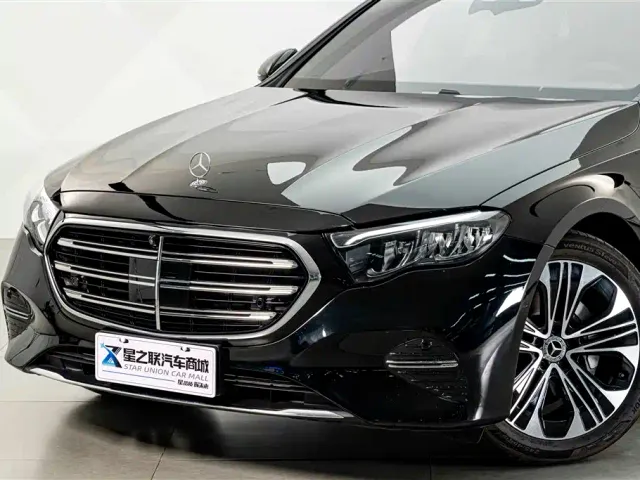 Mercedes-Benz E-Class — Фото автомобиля 2