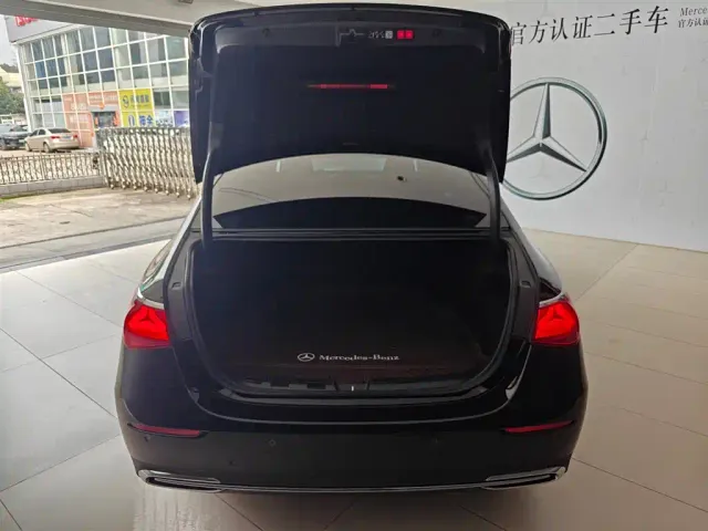 Mercedes-Benz E-Class — Фото автомобиля 18
