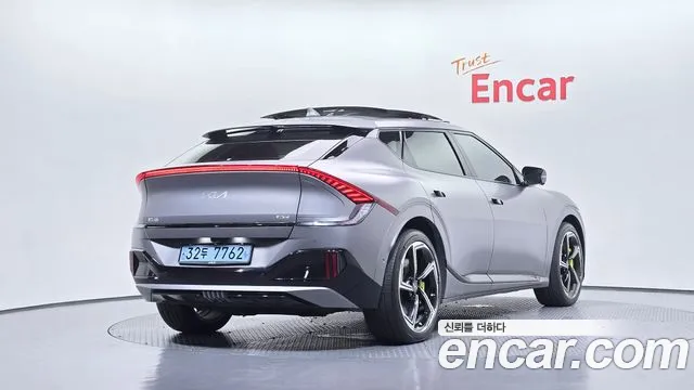 Kia EV6 — Фото автомобиля 2