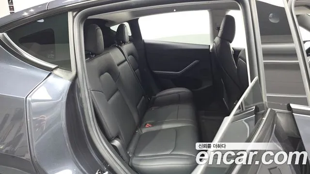 Tesla Model Y — Фото автомобиля 17