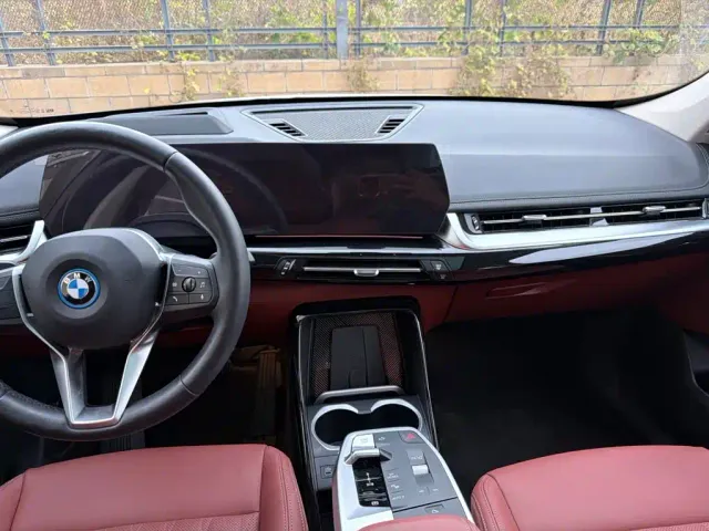 BMW iX1 — Фото автомобиля 15