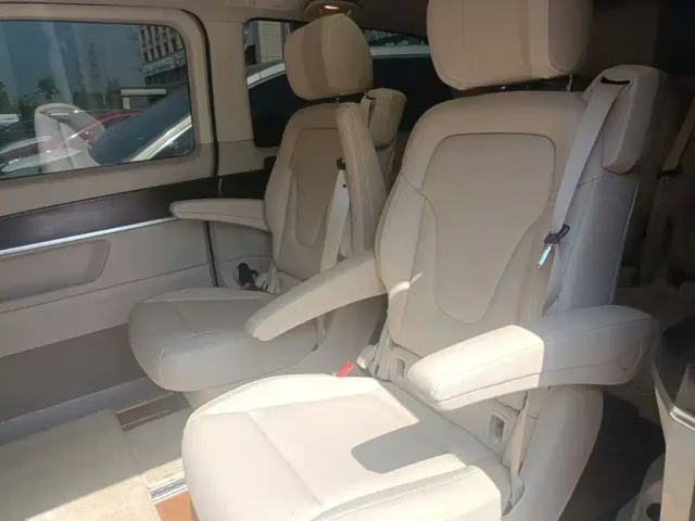 Mercedes-Benz V-Class — Фото автомобиля 12