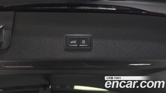 Audi e-tron — Фото автомобиля 30