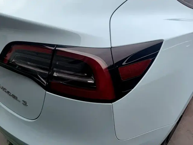 Tesla Model 3 — Фото автомобиля 7