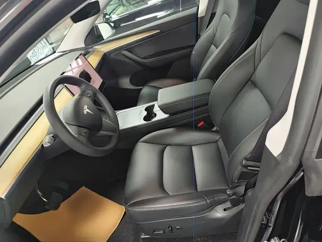 Tesla Model Y — Фото автомобиля 14