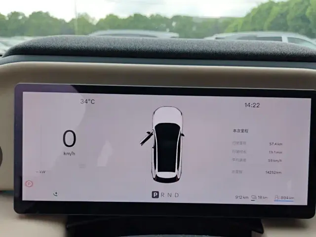 Volvo XC70 Plug-in Hybrid — Фото автомобиля 3