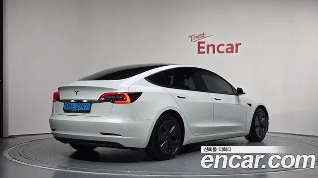 Tesla Model 3 — Фото автомобиля 2