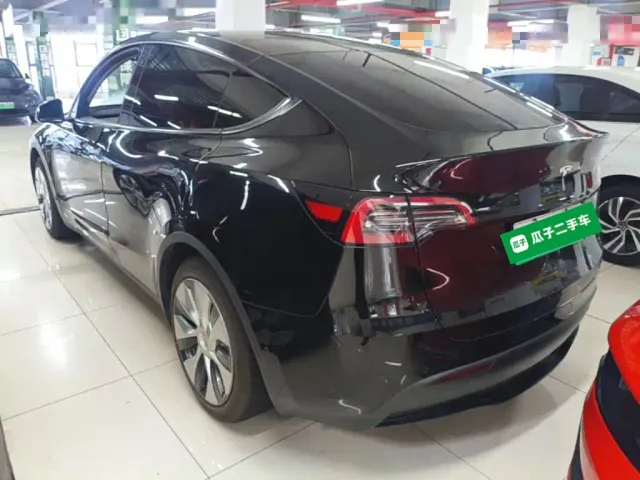 Tesla Model Y — Фото автомобиля 4