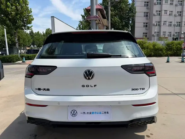 Volkswagen Golf — Фото автомобиля 14
