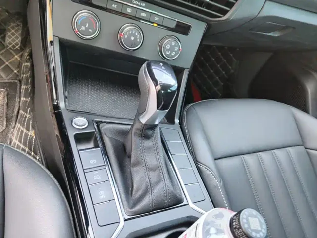 Volkswagen Passat — Фото автомобиля 13