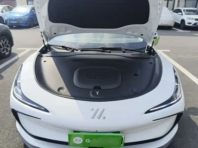 IM Motors L6 — Фото автомобиля 19