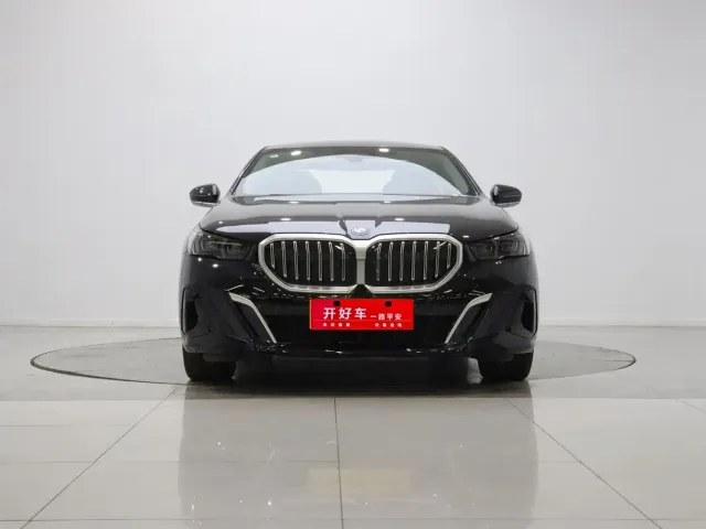 BMW 5 Series — Фото автомобиля 2
