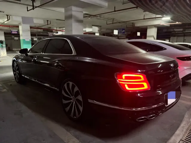 Bentley Flying Spur — Фото автомобиля 3