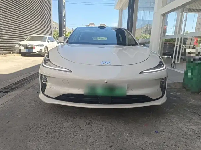 IM Motors L6 — Фото автомобиля 2