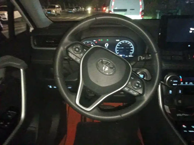 Toyota RAV4 — Фото автомобиля 6