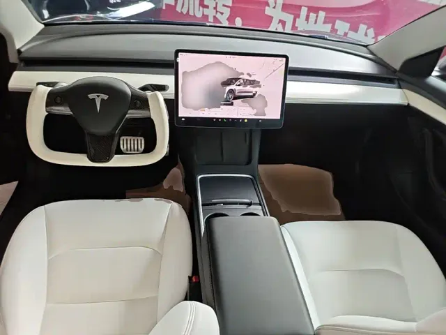 Tesla Model 3 — Фото автомобиля 9