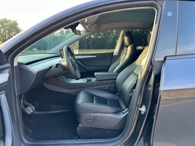 Tesla Model Y — Фото автомобиля 8