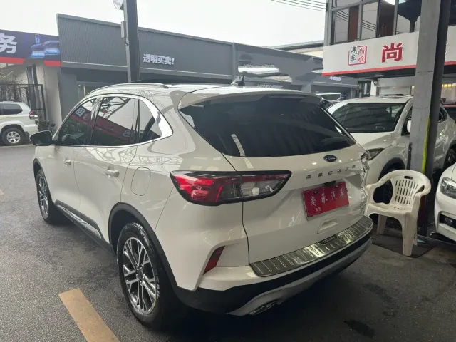 Ford Escape — Фото автомобиля 4