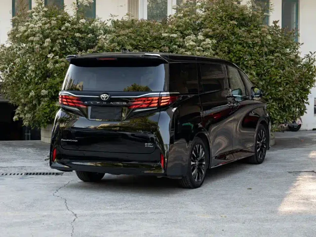Toyota Alphard — Фото автомобиля 4