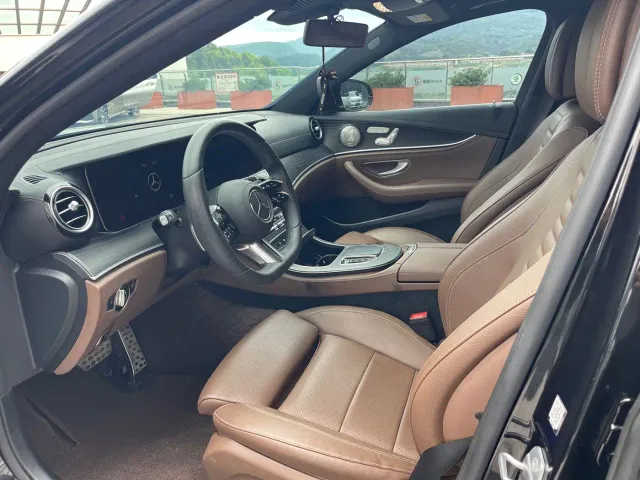 Mercedes-Benz E-Class — Фото автомобиля 4