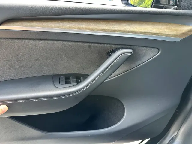 Tesla Model Y — Фото автомобиля 10