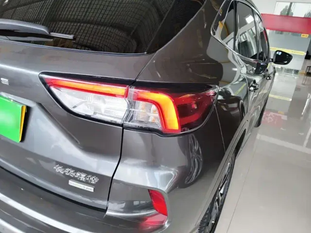 Ford Escape — Фото автомобиля 7