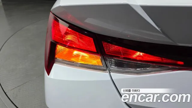 Hyundai AVANTE Modern — Фото автомобиля 23
