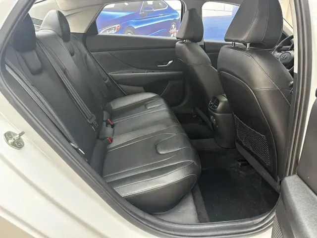 Hyundai Elantra — Фото автомобиля 12