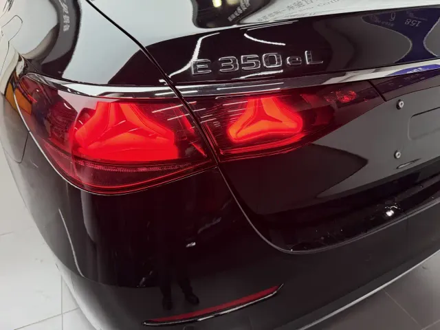 Mercedes-Benz E-Class — Фото автомобиля 16