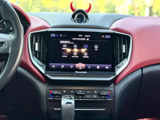 Maserati Ghibli — Фото автомобиля 10