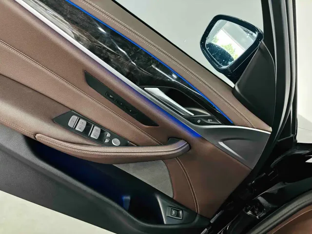 BMW 5 Series — Фото автомобиля 12