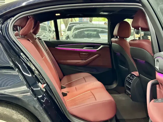 BMW 5 Series — Фото автомобиля 9
