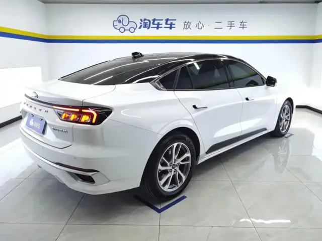 Ford Mondeo — Фото автомобиля 3