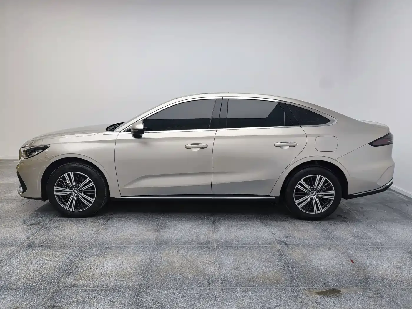 Geely Galaxy Galaxy Stellar 6 2025 Base Version — Фото автомобиля 3