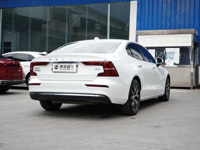 Volvo S60 — Фото автомобиля 9