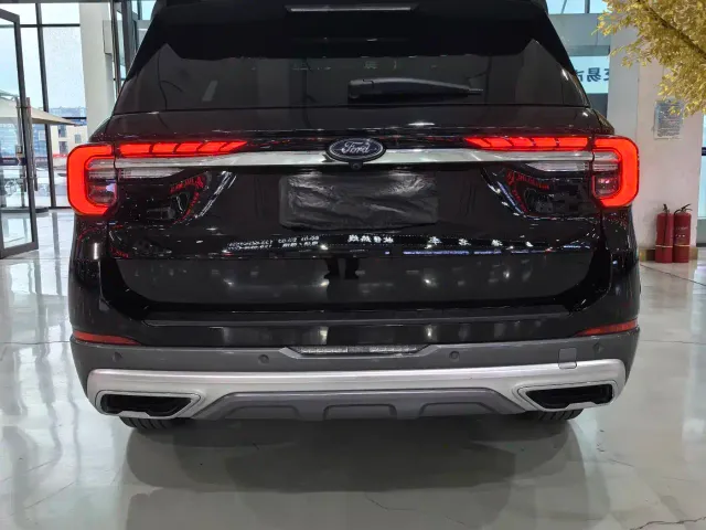 Ford Explorer — Фото автомобиля 20