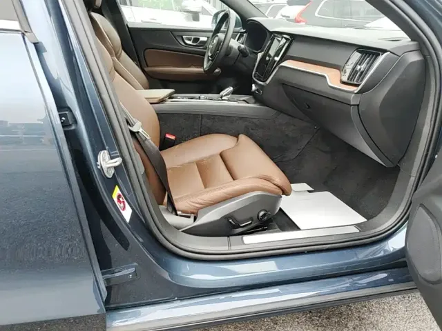 Volvo S60 — Фото автомобиля 8
