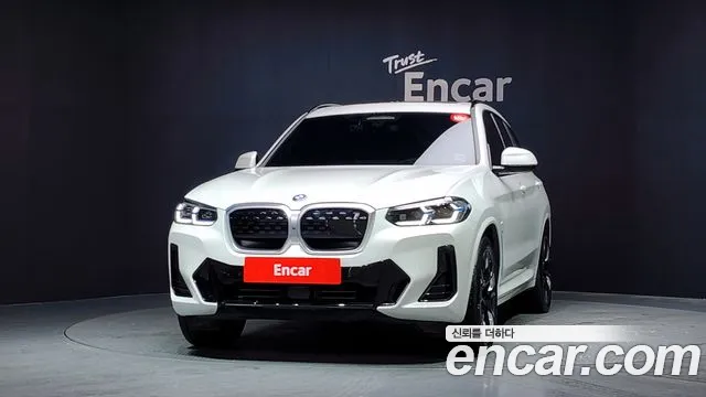 BMW iX3 — Фото автомобиля 3